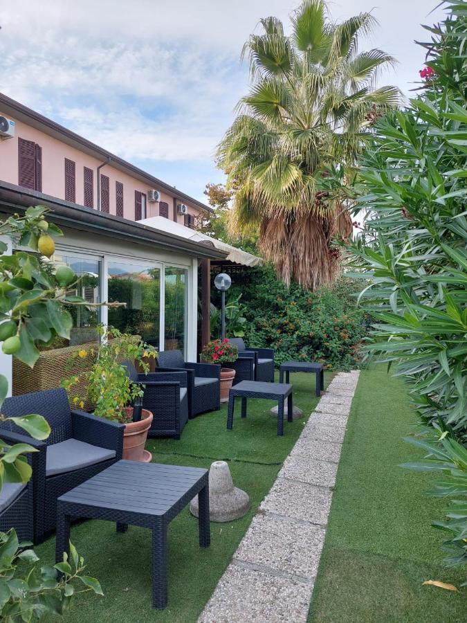 Hotel Patrizia Marina di Massa Eksteriør billede