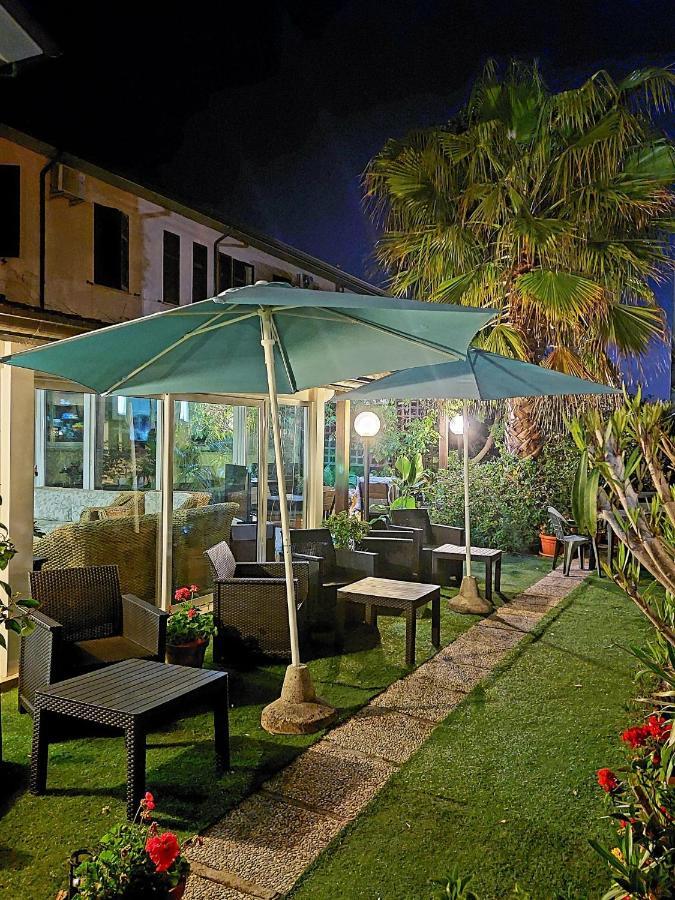 Hotel Patrizia Marina di Massa Eksteriør billede