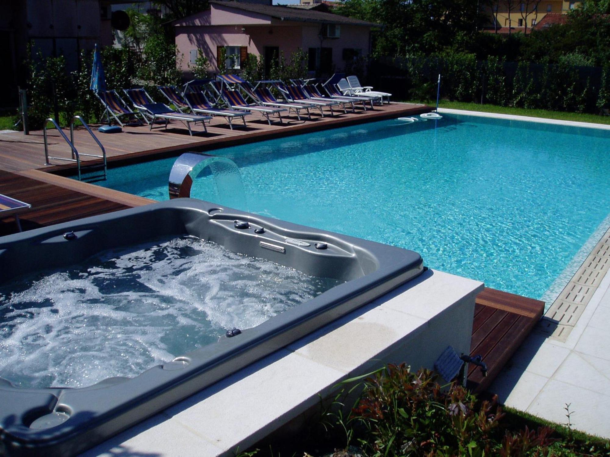 Hotel Patrizia Marina di Massa Eksteriør billede
