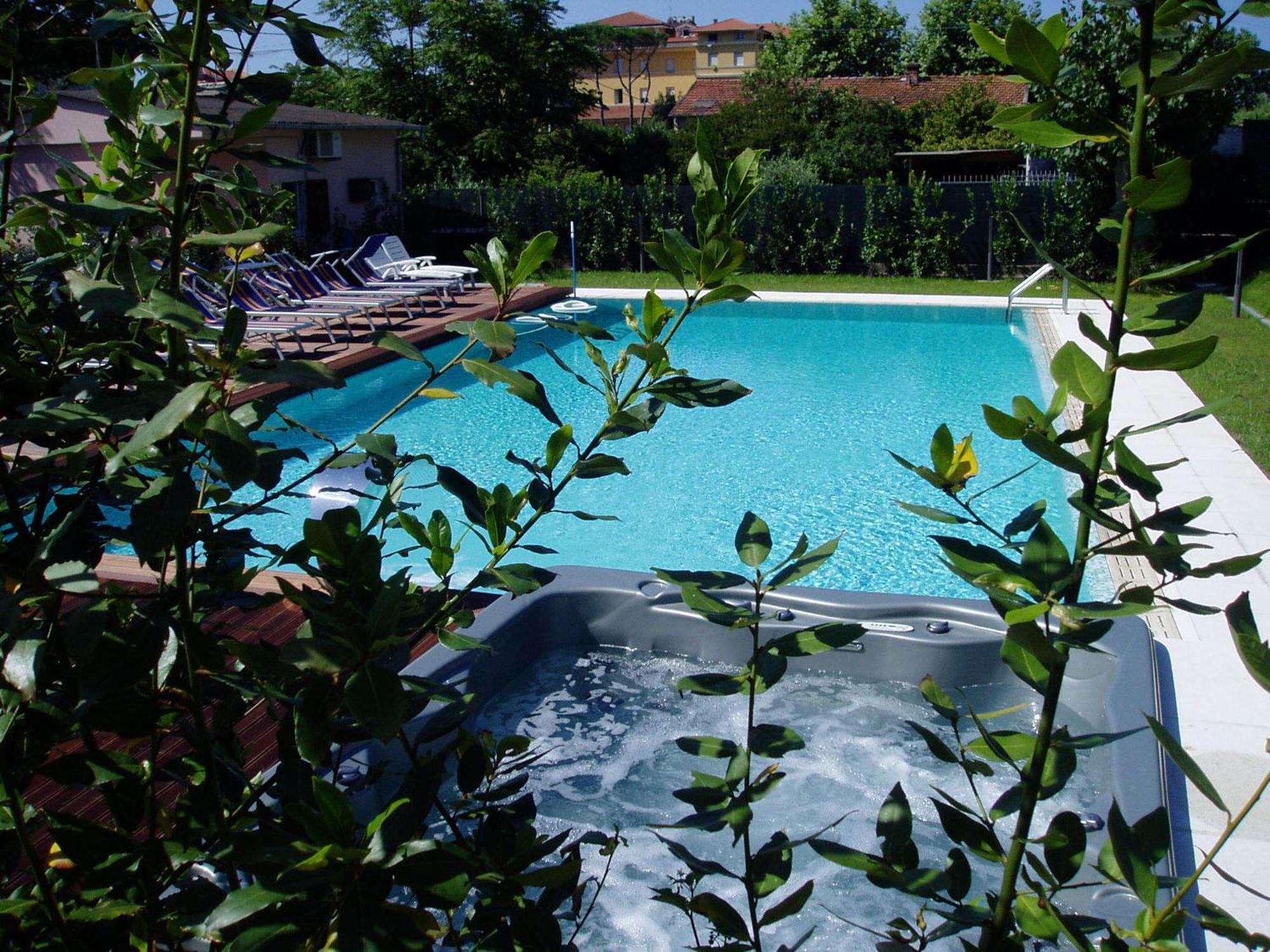 Hotel Patrizia Marina di Massa Eksteriør billede