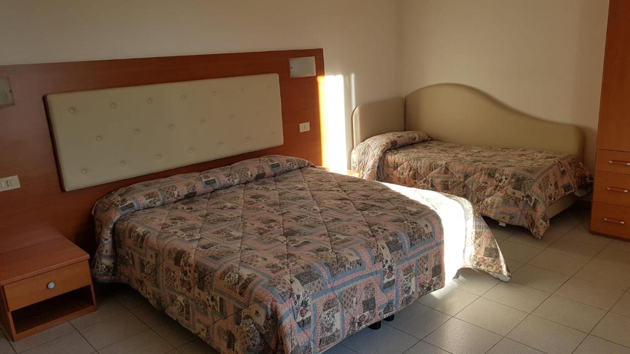 Hotel Patrizia Marina di Massa Eksteriør billede