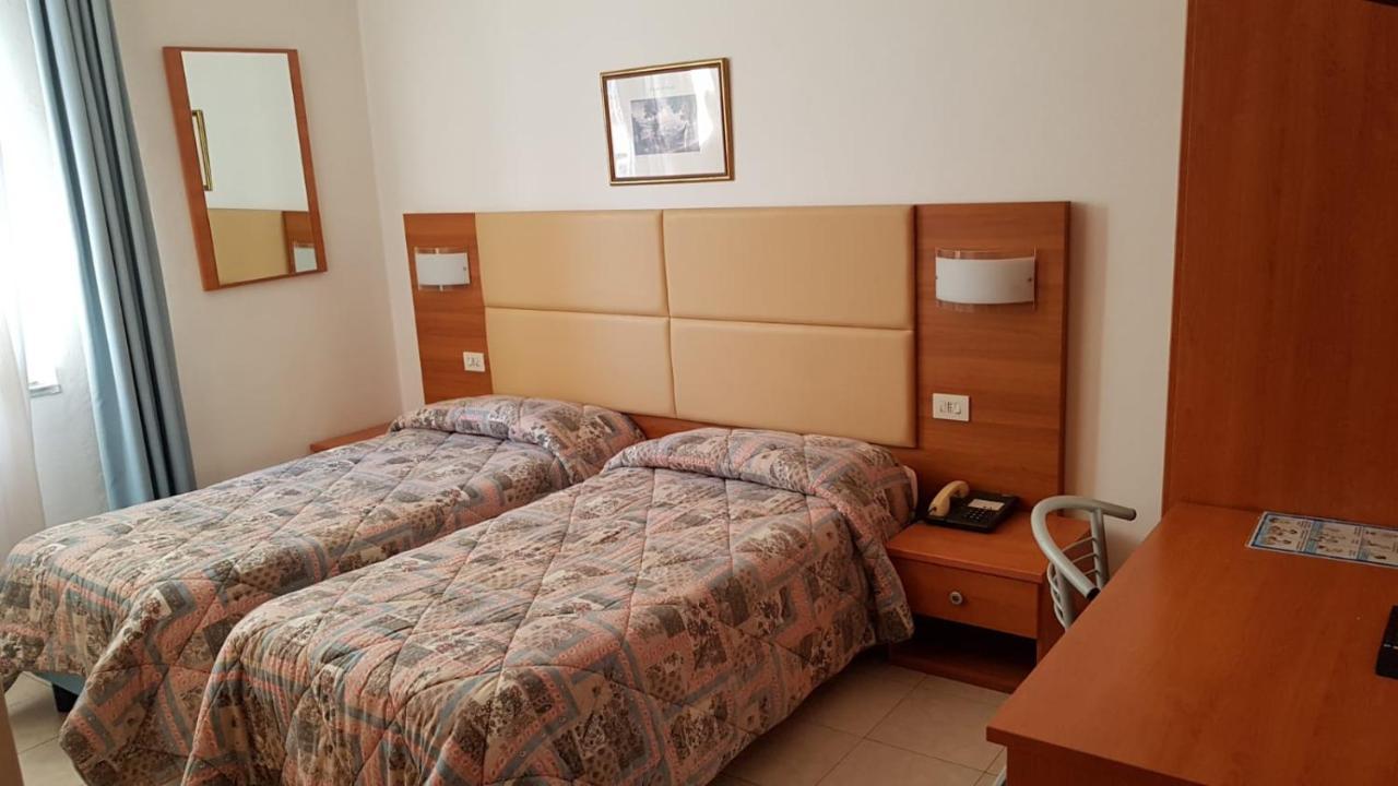 Hotel Patrizia Marina di Massa Eksteriør billede